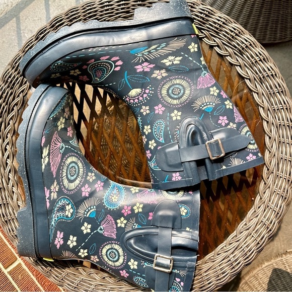 WESTERN Chief Rubber Mud Barn Rubber Boots Size 7 “Fantastic Paisley Mid-Navy” - Picture 2 of 12